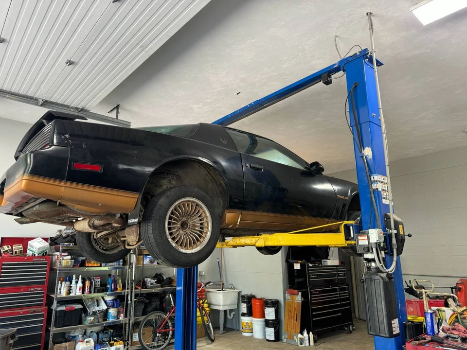 1984 Pontiac Firebird Trans Am 3rd Gen - Image 5 of 8