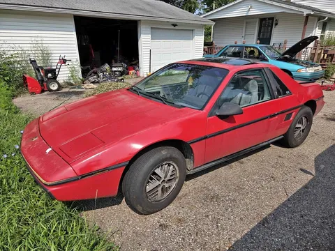 1984 Pontiac Fiero SE