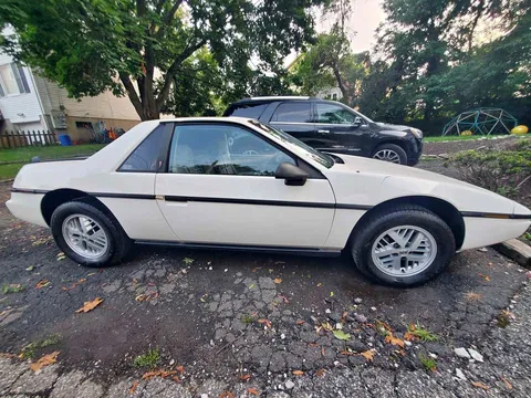 1984 Pontiac Fiero SE