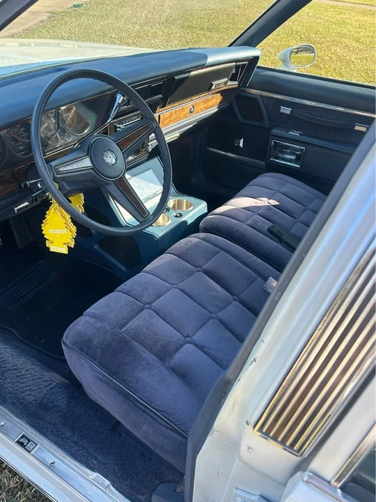 1984 Pontiac Parisienne - Image 2 of 4