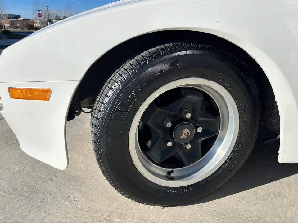 1984 Porsche 944 - Image 9 of 16