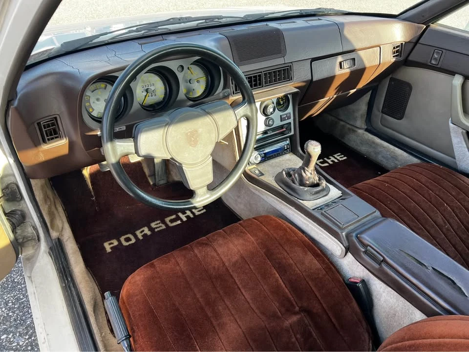 1984 Porsche 944 - Image 9 of 18