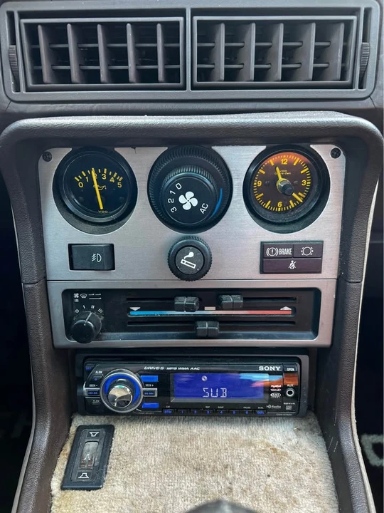 1984 Porsche 944 - Image 15 of 18