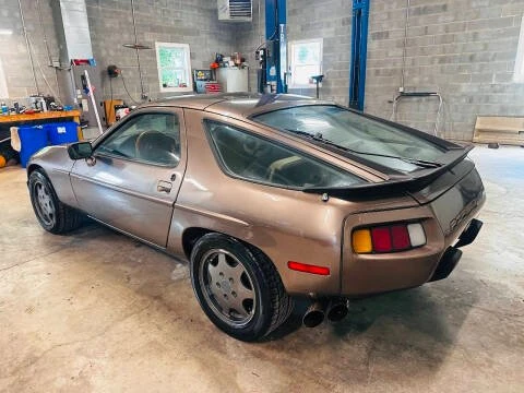 1984 Porsche 928 - Image 3 of 19