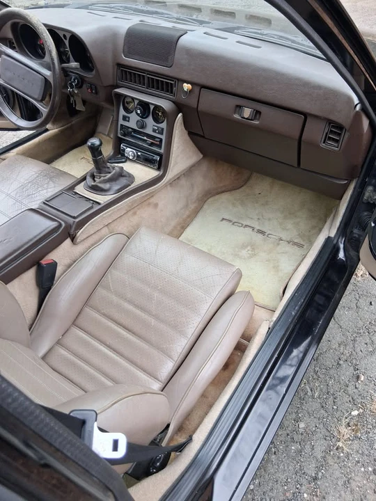 1984 Porsche 944 - Image 11 of 19