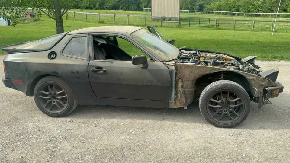 1984 Porsche 944 - Image 4 of 4