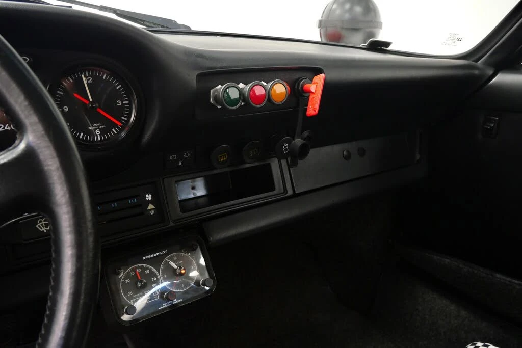 1984 Porsche 911 Carrera 3.2 - Image 29 of 31