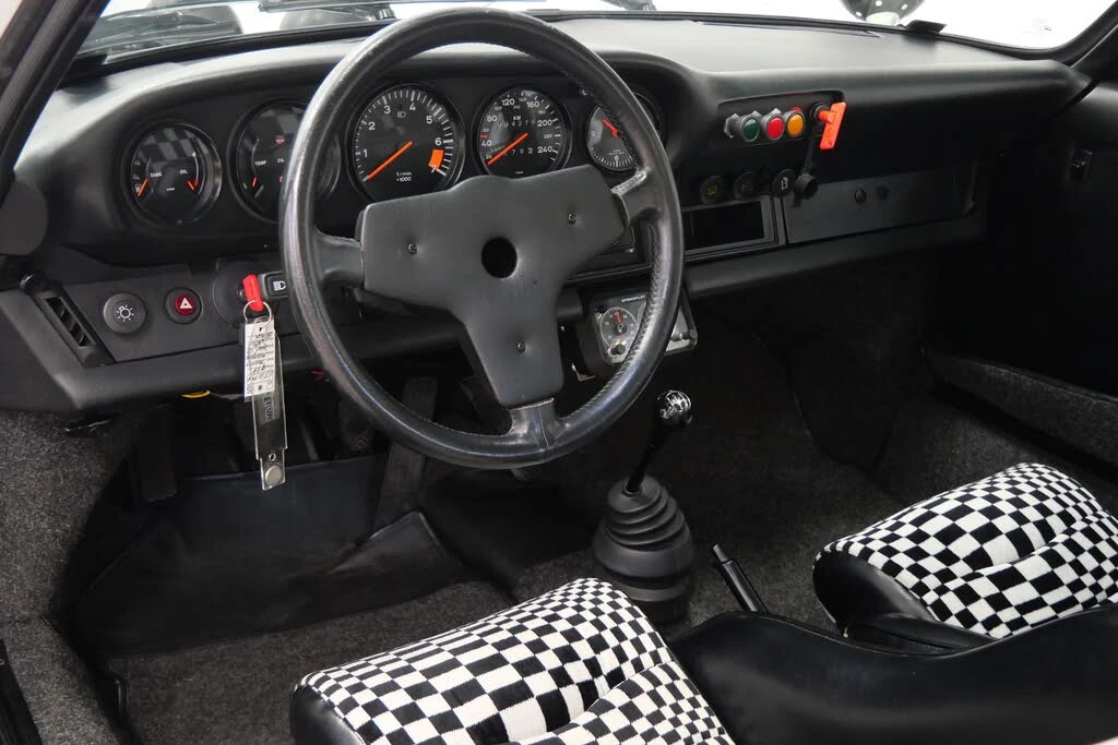 1984 Porsche 911 Carrera 3.2 - Image 14 of 31