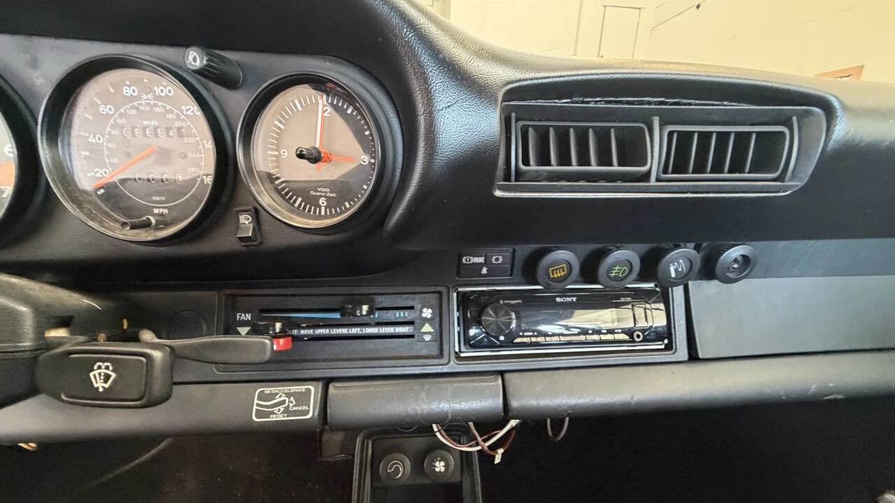 1984 Porsche 911 Carrera 3.2 - Image 23 of 31