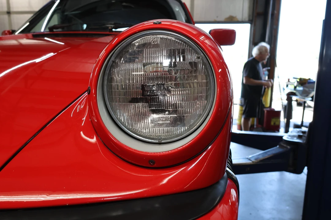 1984 Porsche 911 Carrera 3.2 - Image 17 of 31