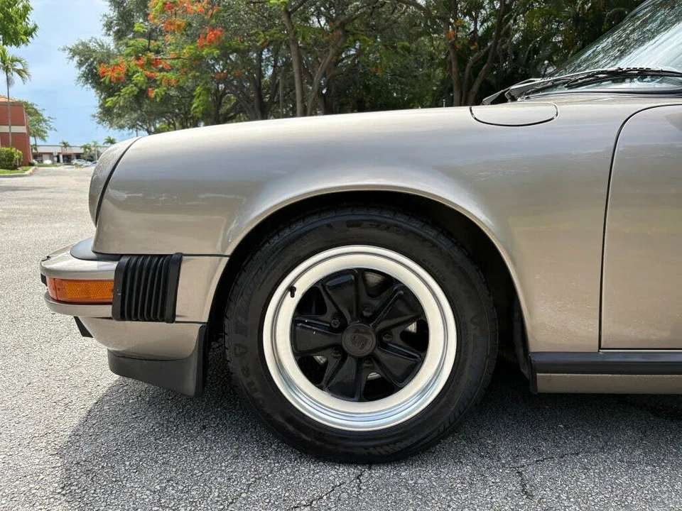 1984 Porsche 911 Carrera 3.2 - Image 17 of 31