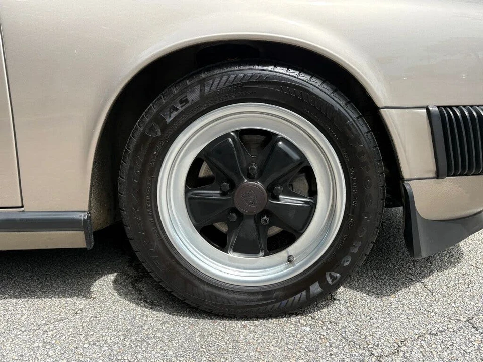 1984 Porsche 911 Carrera 3.2 - Image 13 of 31