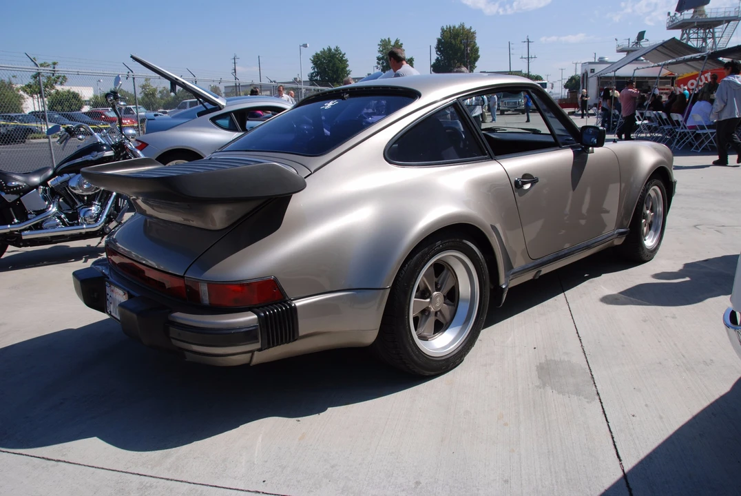 1984 Porsche 911 Carrera 3.2 - Image 9 of 31