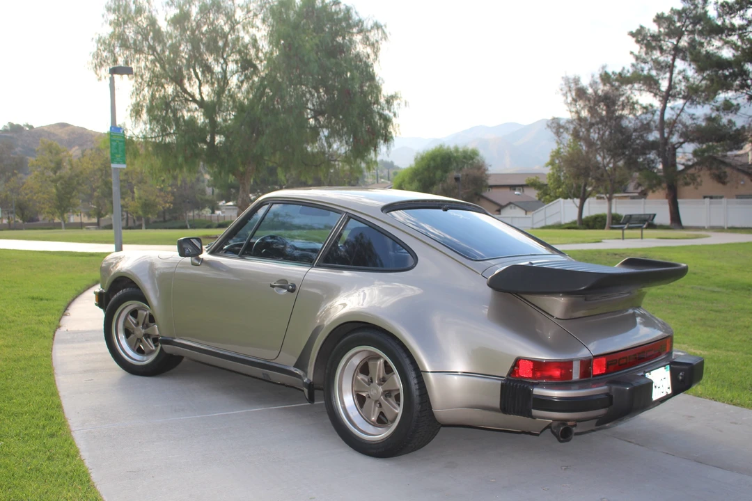 1984 Porsche 911 Carrera 3.2 - Image 7 of 31