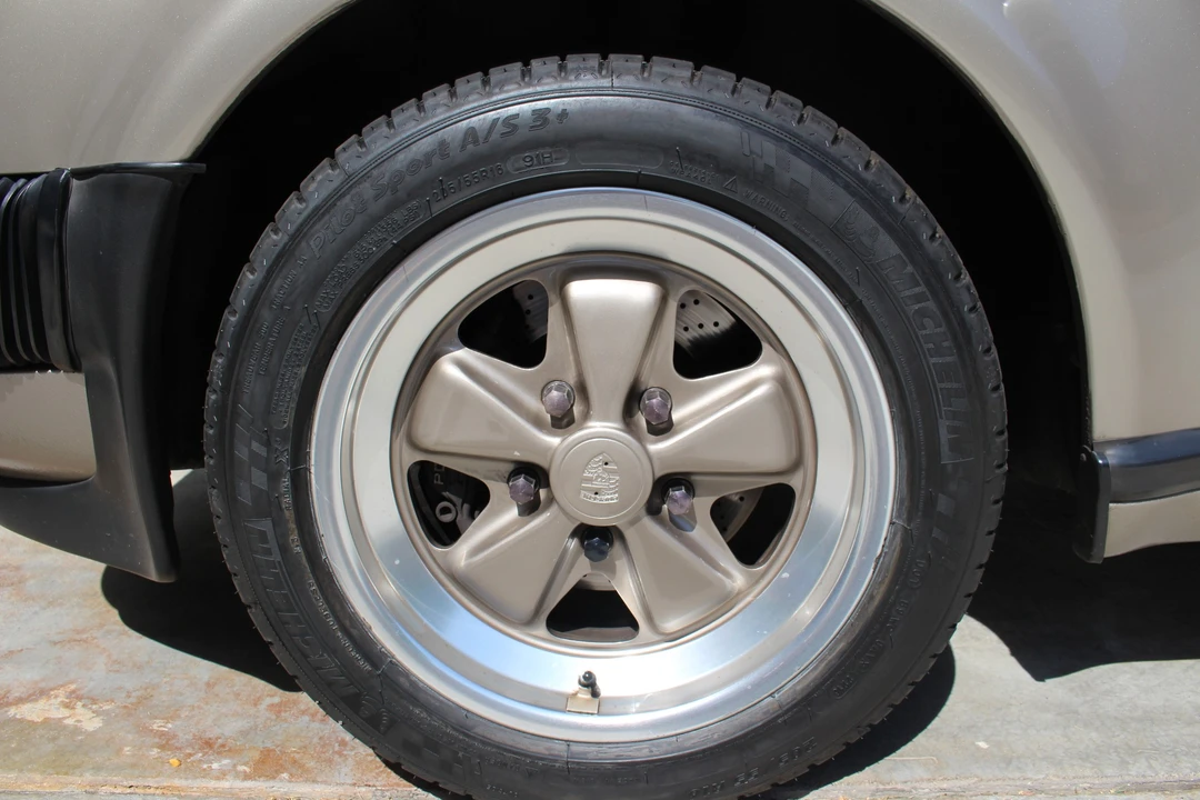 1984 Porsche 911 Carrera 3.2 - Image 25 of 31