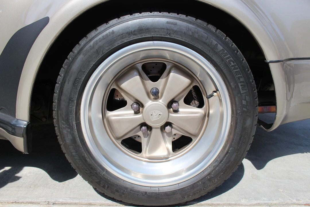 1984 Porsche 911 Carrera 3.2 - Image 26 of 31