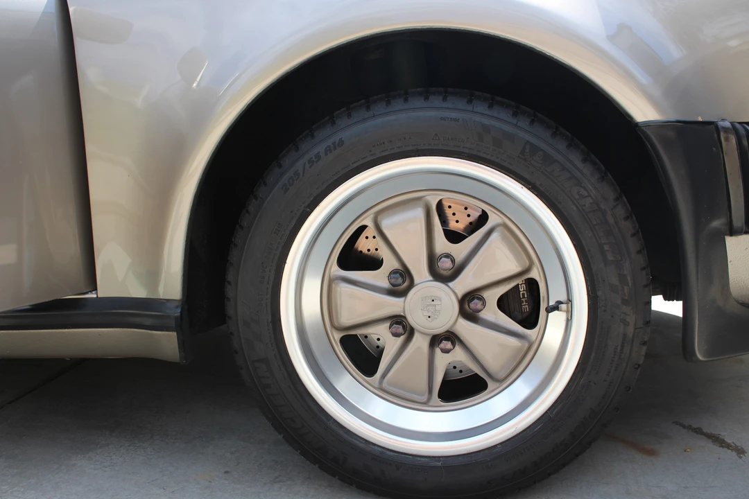 1984 Porsche 911 Carrera 3.2 - Image 27 of 31