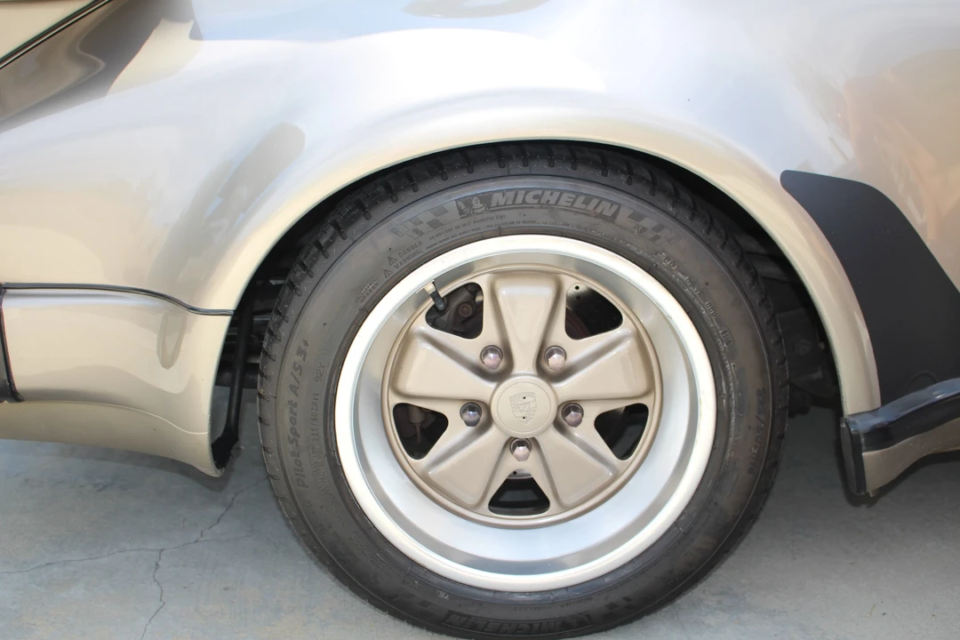 1984 Porsche 911 Carrera 3.2 - Image 28 of 31