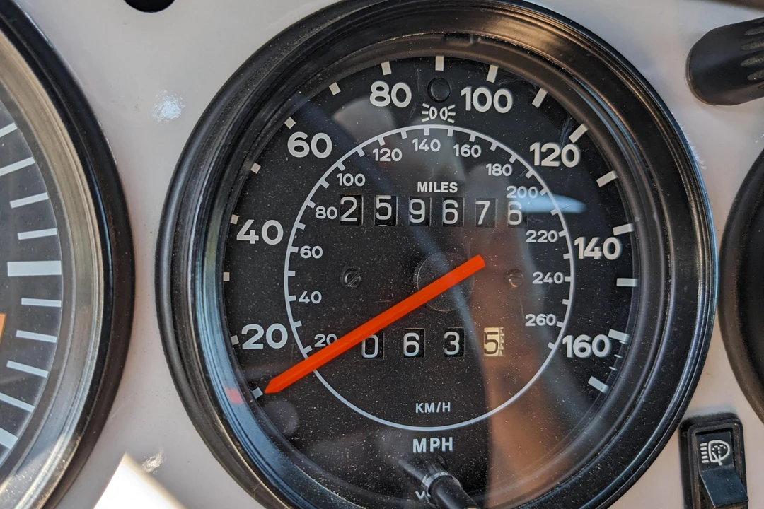 1984 Porsche 911 Carrera 3.2 - Image 25 of 31