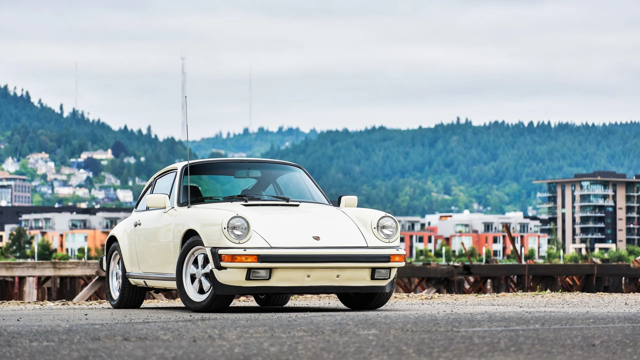 1984 Porsche 911 Carrera 3.2 - Image 2 of 31