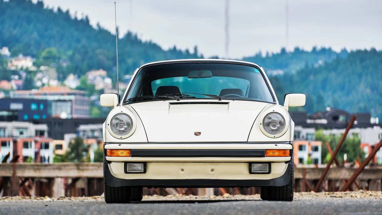1984 Porsche 911 Carrera 3.2 - Image 10 of 31