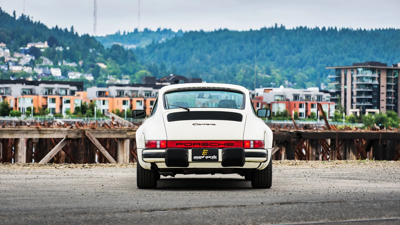 1984 Porsche 911 Carrera 3.2 - Image 11 of 31