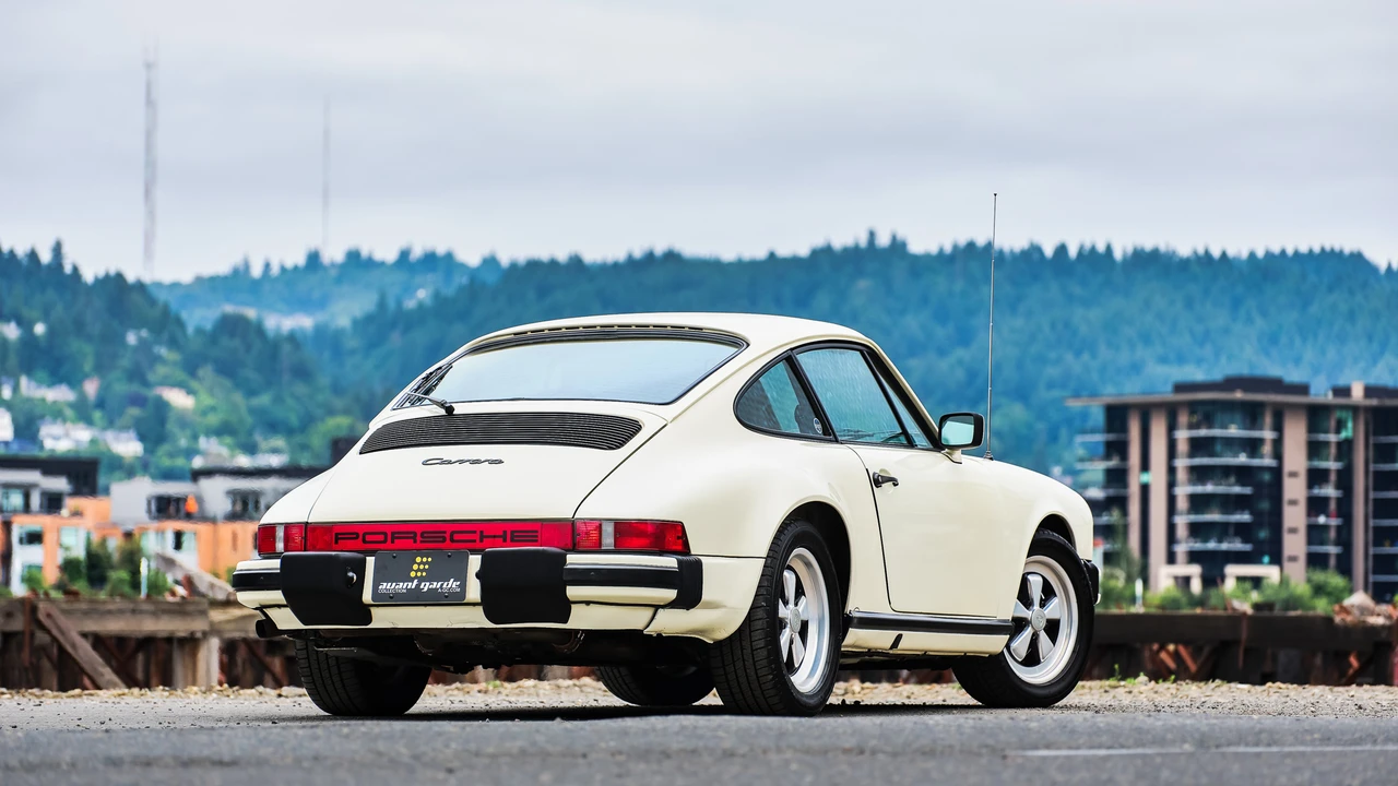 1984 Porsche 911 Carrera 3.2 - Image 12 of 31