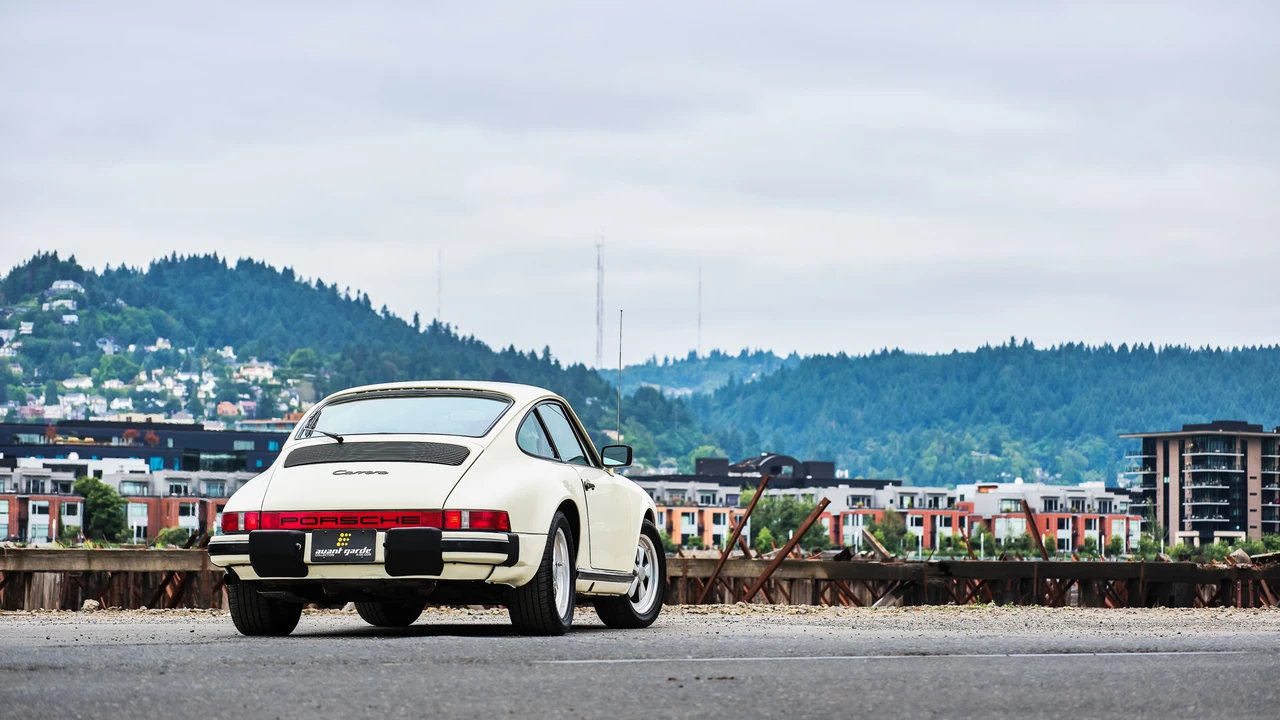 1984 Porsche 911 Carrera 3.2 - Image 13 of 31