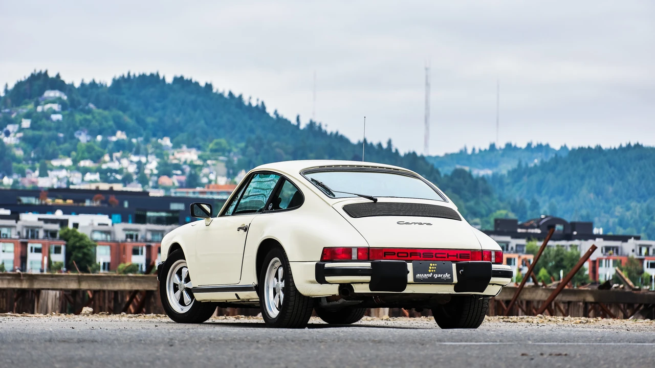 1984 Porsche 911 Carrera 3.2 - Image 14 of 31