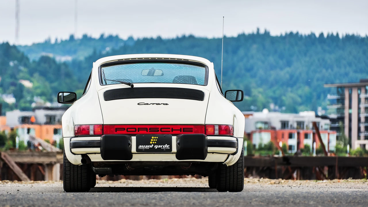 1984 Porsche 911 Carrera 3.2 - Image 16 of 31