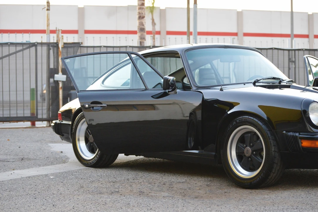 1984 Porsche 911 Carrera 3.2 - Image 10 of 24
