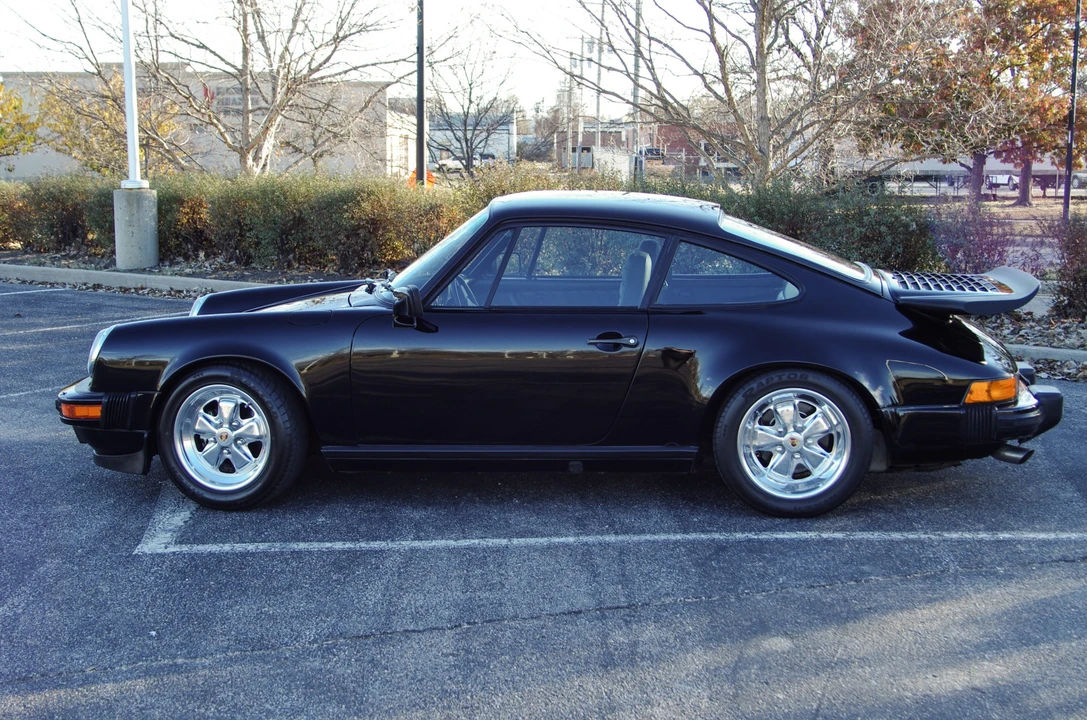 1984 Porsche 911 Carrera 3.2 - Image 16 of 31