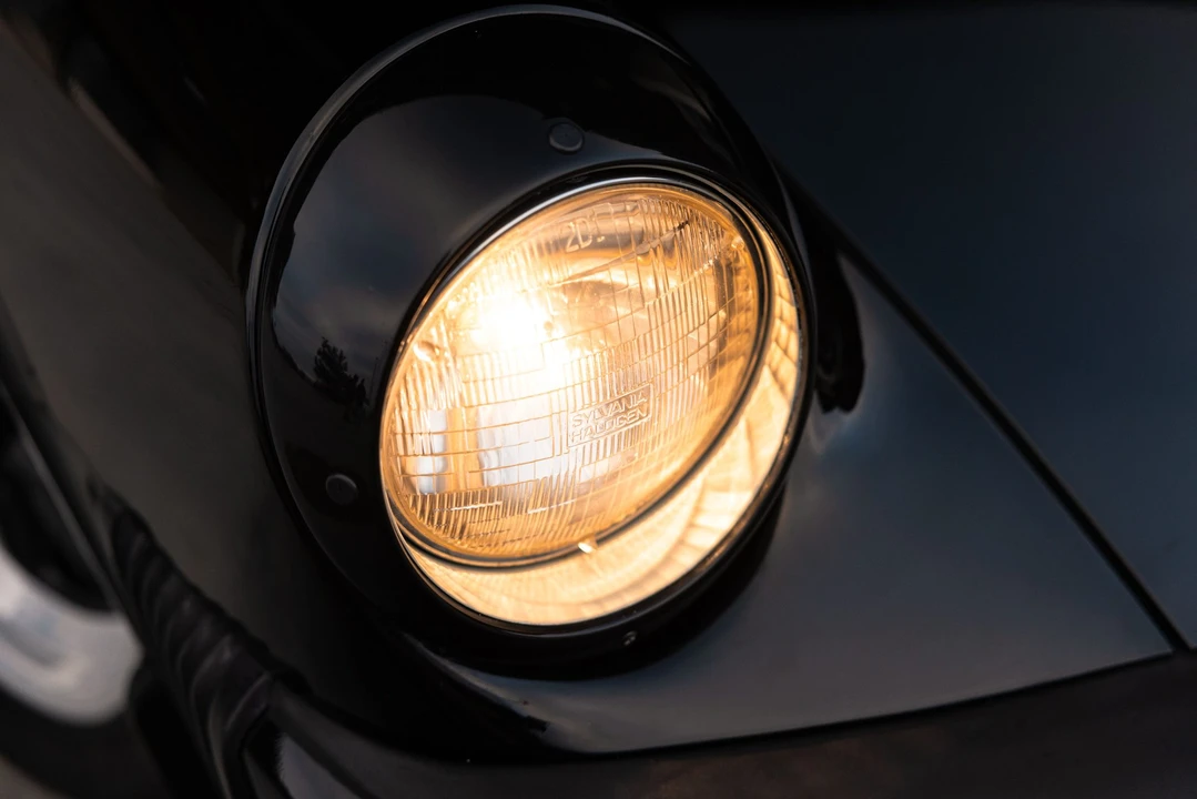 1984 Porsche 911 Carrera 3.2 - Image 29 of 31