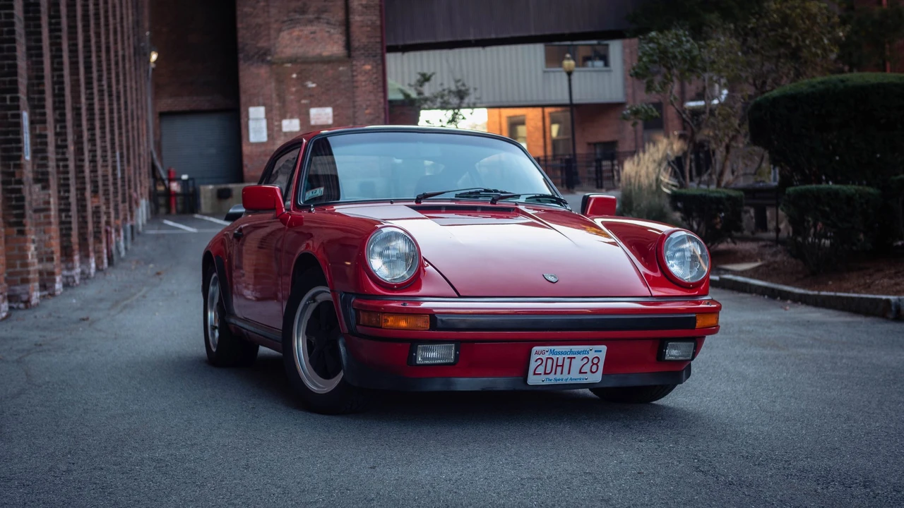 1984 Porsche 911 Carrera 3.2 - Image 14 of 31