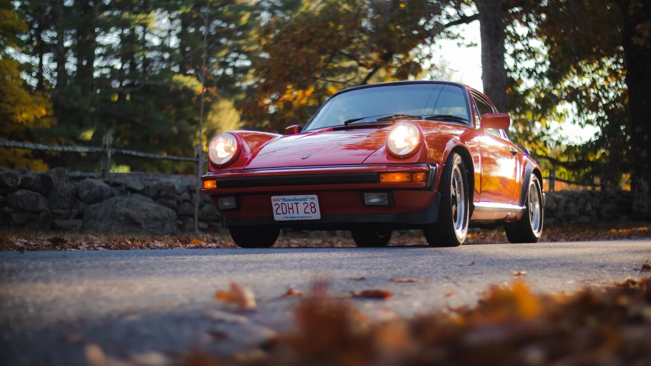 1984 Porsche 911 Carrera 3.2 - Image 9 of 31