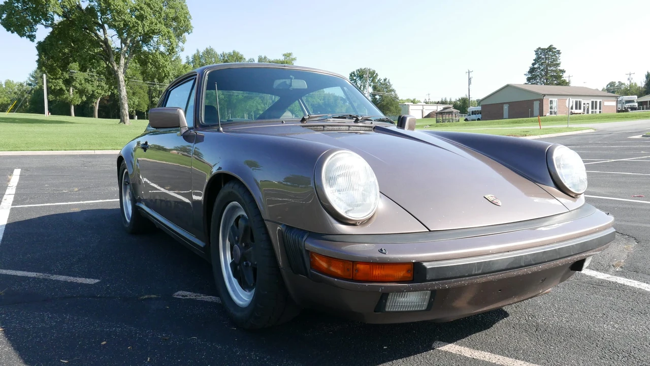 1984 Porsche 911 Carrera 3.2 - Image 5 of 31