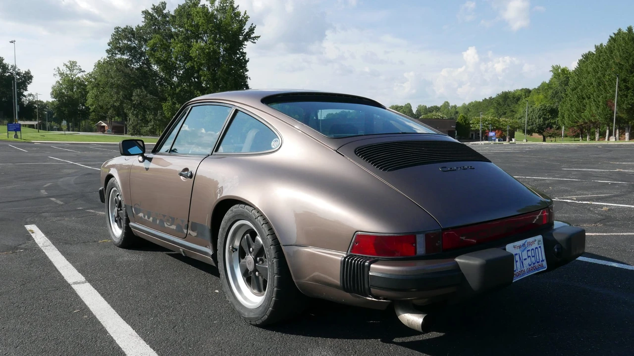 1984 Porsche 911 Carrera 3.2 - Image 9 of 31
