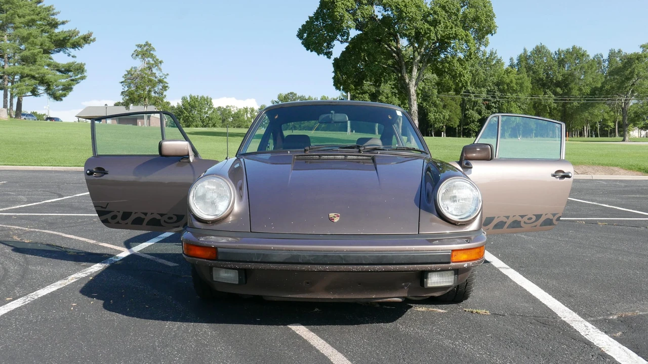 1984 Porsche 911 Carrera 3.2 - Image 10 of 31