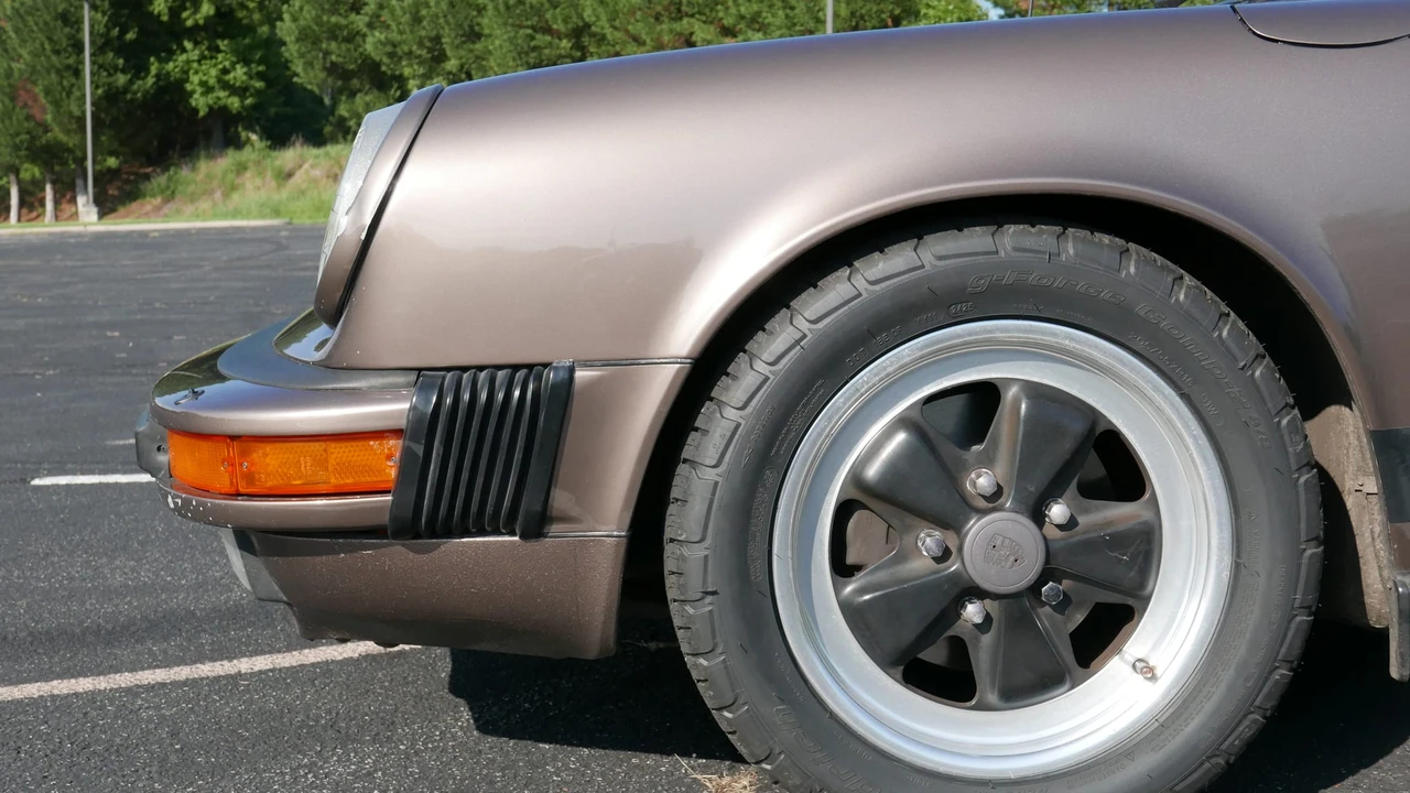 1984 Porsche 911 Carrera 3.2 - Image 16 of 31