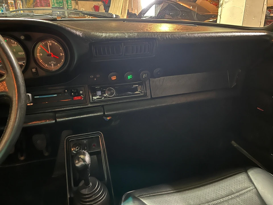 1984 Porsche 911 Carrera 3.2 - Image 26 of 31