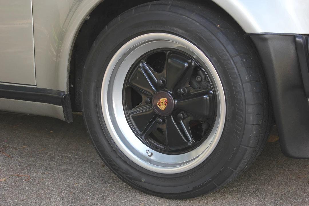 1984 Porsche 911 Carrera 3.2 - Image 25 of 31