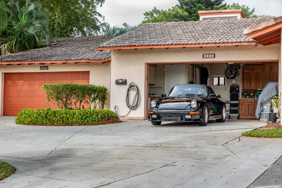 1984 Porsche 911 Carrera 3.2 - Image 25 of 31