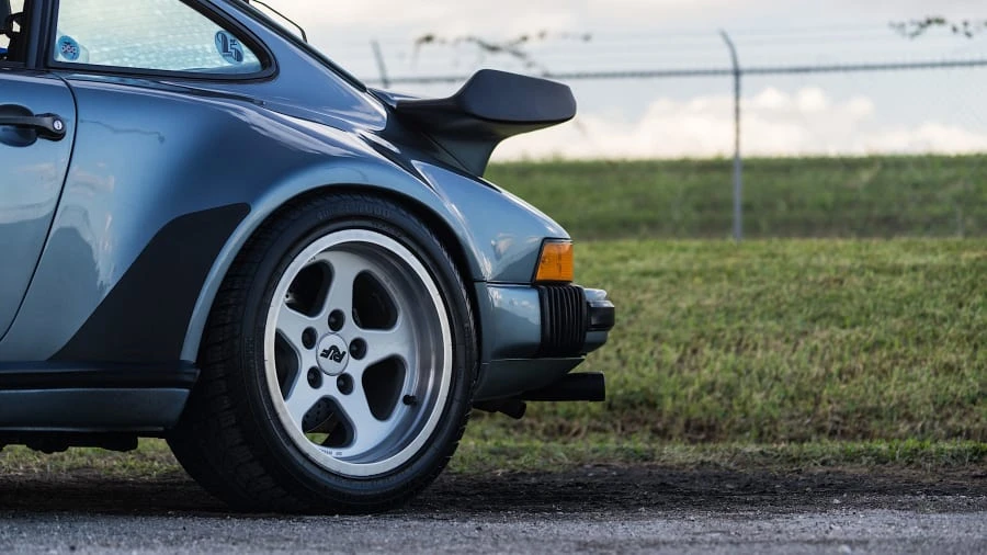 1984 Porsche 911 Carrera 3.2 - Image 17 of 20