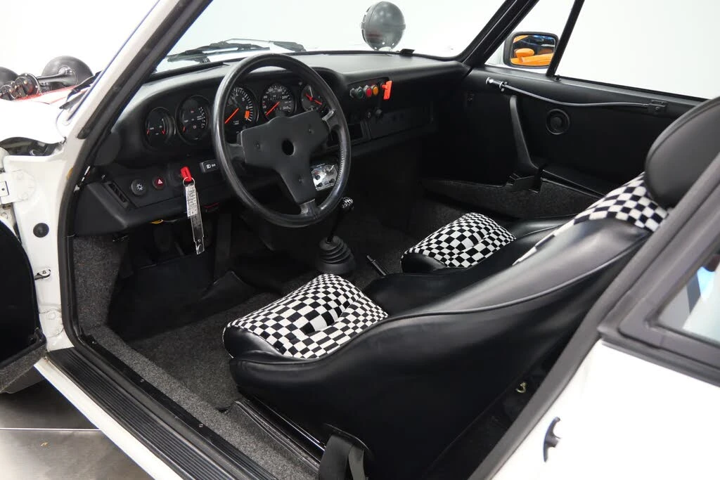 1984 Porsche 911 Carrera 3.2 - Image 13 of 31
