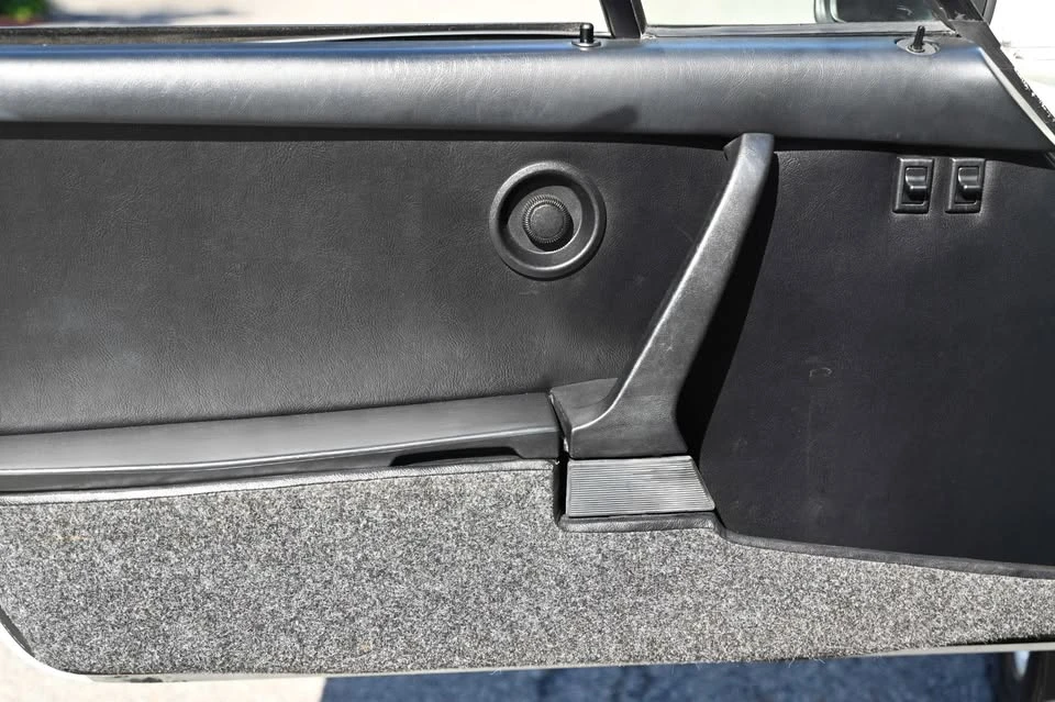 1984 Porsche 911 Carrera 3.2 - Image 17 of 18