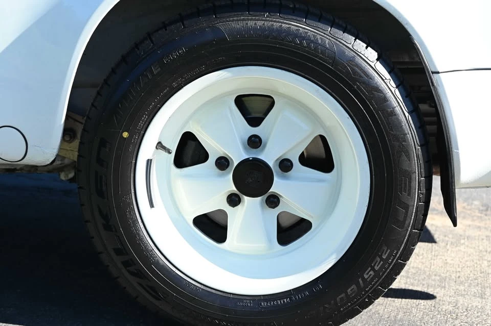 1984 Porsche 911 Carrera 3.2 - Image 9 of 18