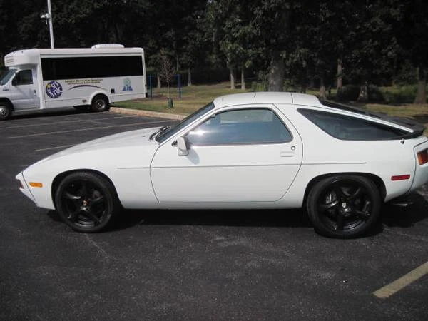 1984 Porsche 928 - Image 8 of 10