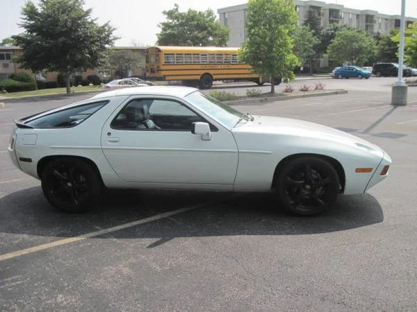 1984 Porsche 928 - Image 4 of 10