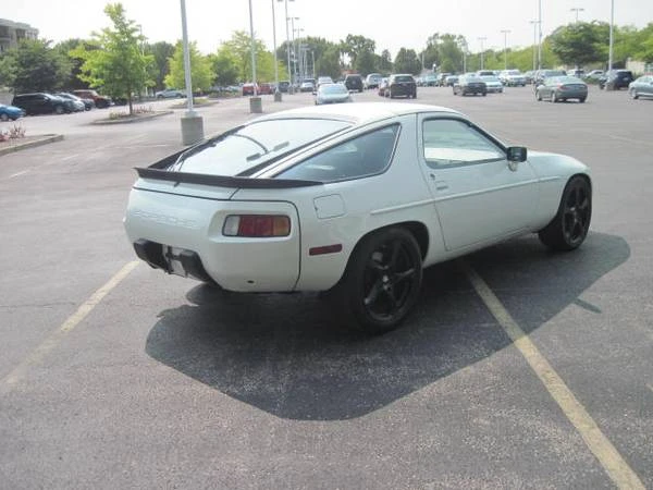 1984 Porsche 928 - Image 5 of 10