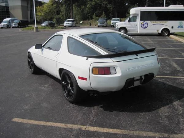 1984 Porsche 928 - Image 7 of 10
